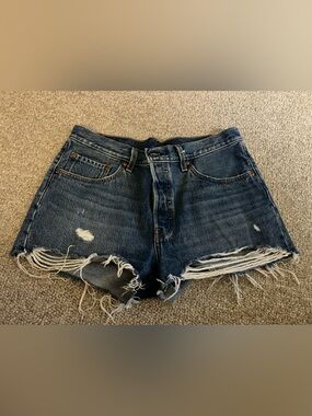 Woman’s Levi Jean shorts